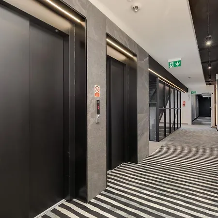 Apartment Port With Swimming Pool, & Gym By Renters