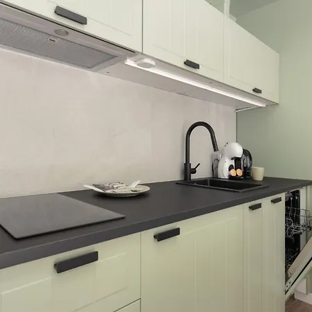 Apartment Port With Swimming Pool, & Gym By Renters *