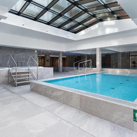 Apartment Port With Swimming Pool, & Gym By Renters *